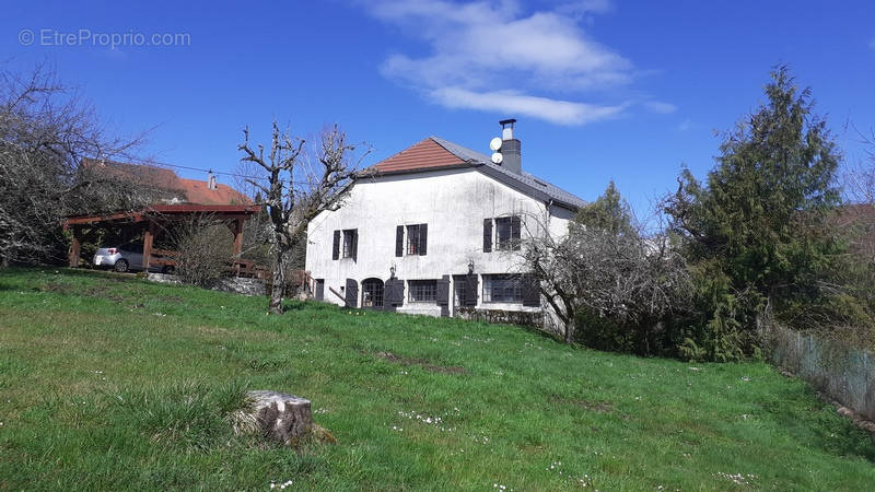 Maison à AVIGNON-LES-SAINT-CLAUDE