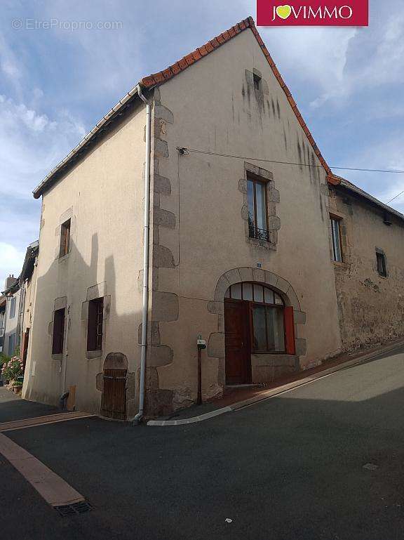 Maison à MONTAIGUT