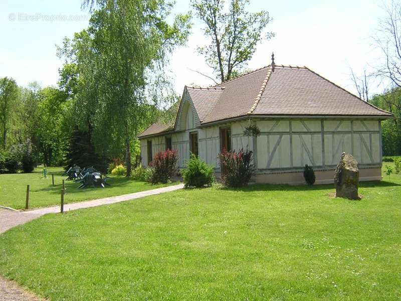 Maison à ESTISSAC