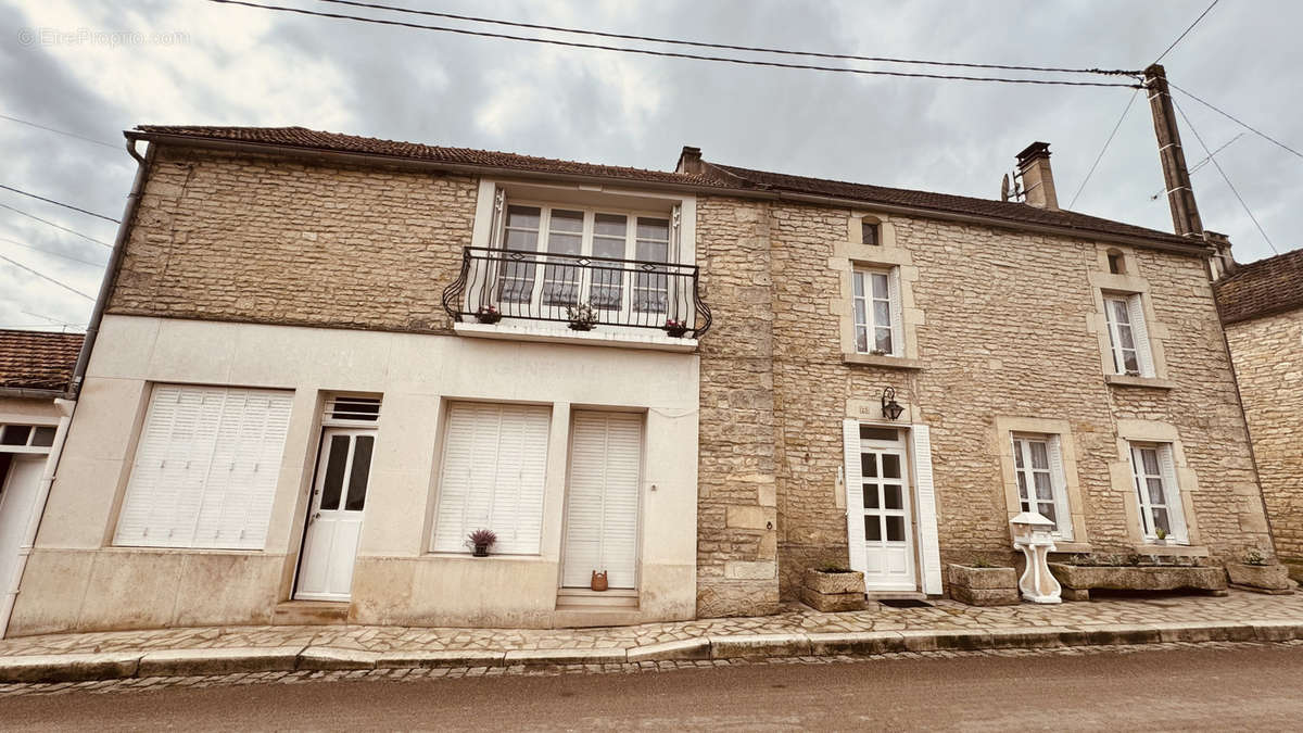 Maison à MASSANGIS