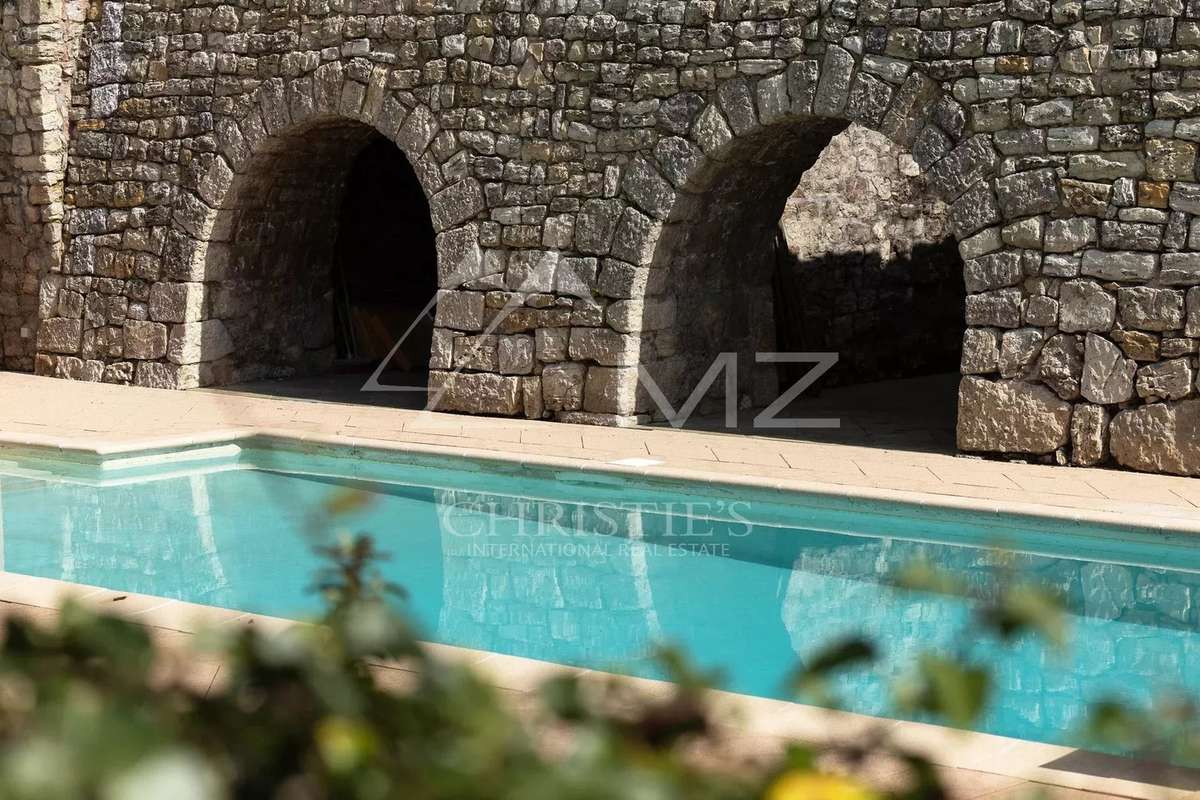 Maison à CHATEAUNEUF-GRASSE