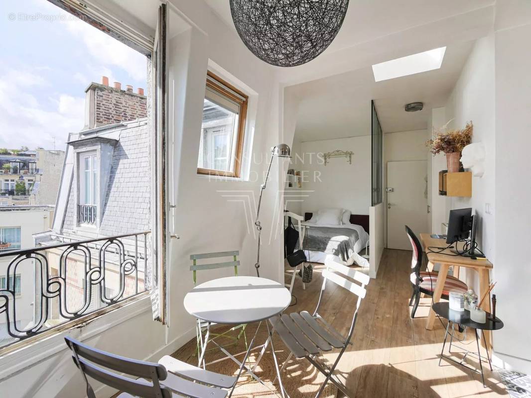 Appartement à PARIS-16E