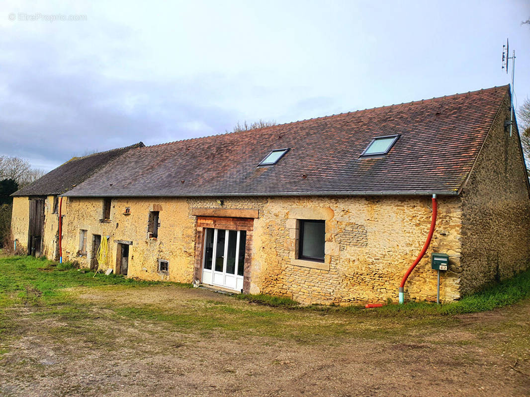 Maison à GESNES-LE-GANDELIN