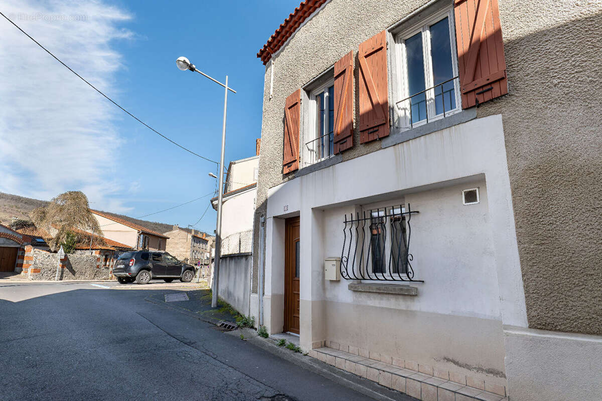 Maison à SAINT-AMANT-TALLENDE