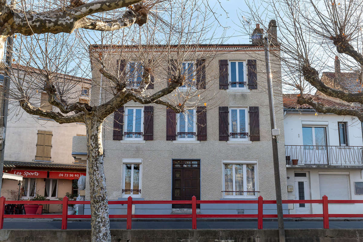 Maison à SAINT-GERMAIN-LEMBRON