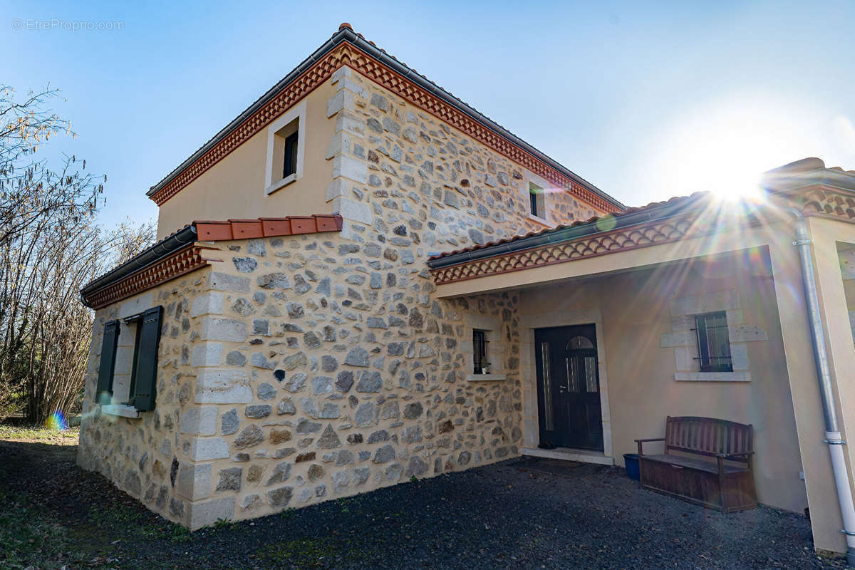 Maison à MONTPEYROUX