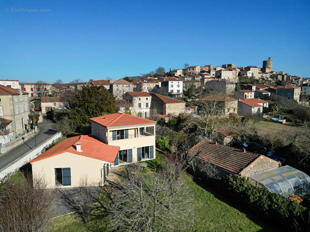 Maison à MONTPEYROUX