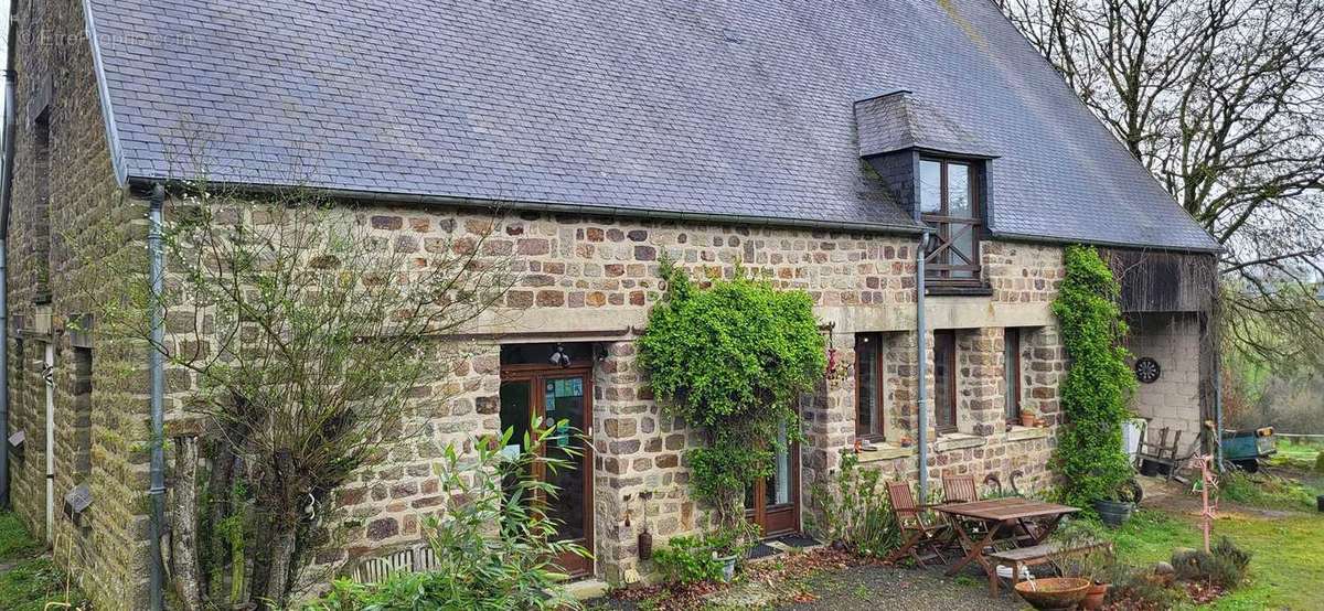 Maison à MONTBRAY