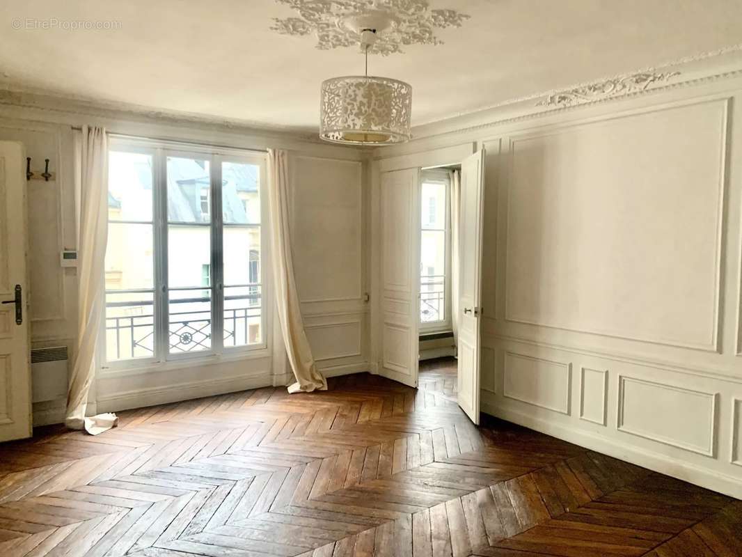 Appartement à PARIS-8E