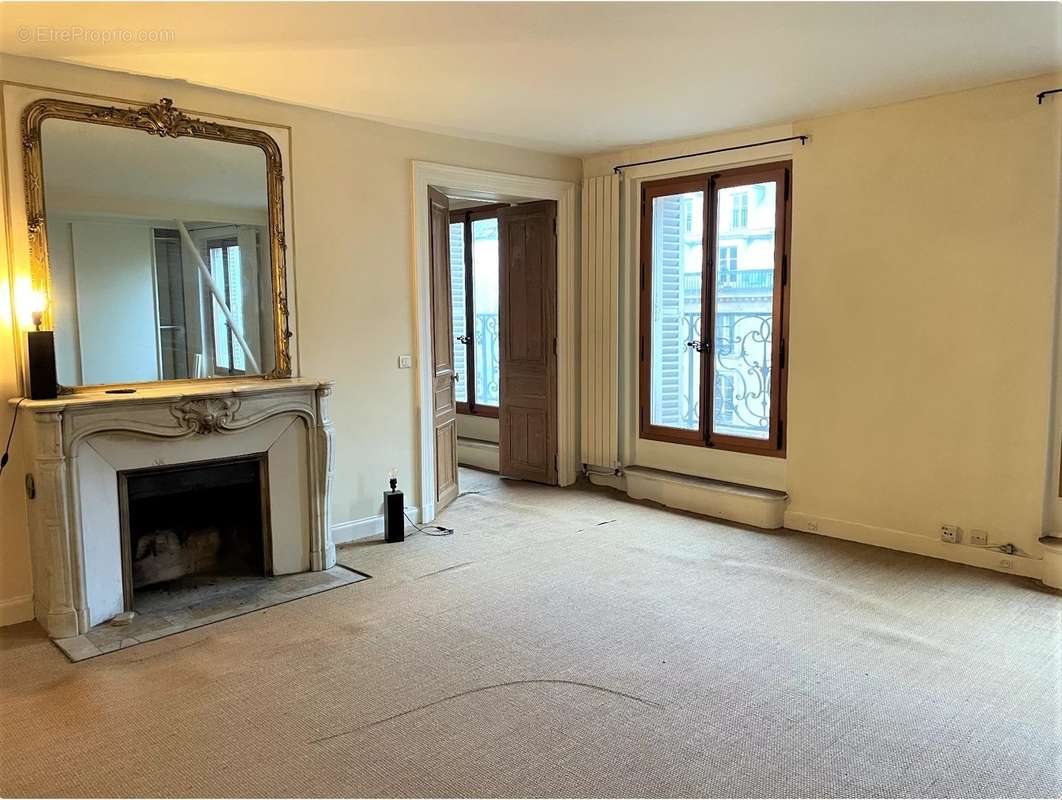 Appartement à PARIS-8E