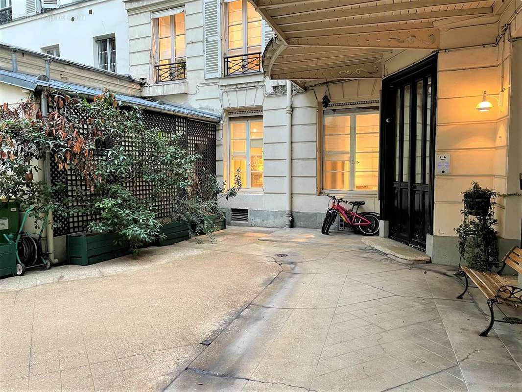 Appartement à PARIS-8E