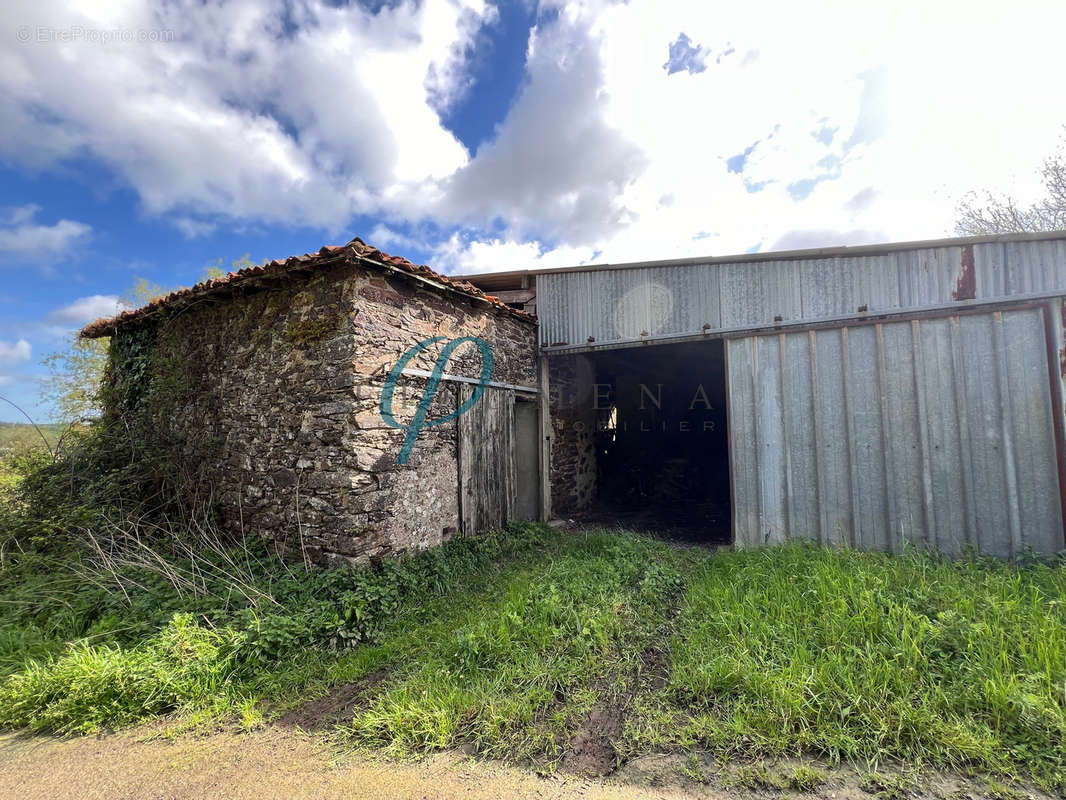 Maison à SAINT-PIERRE-MONTLIMART