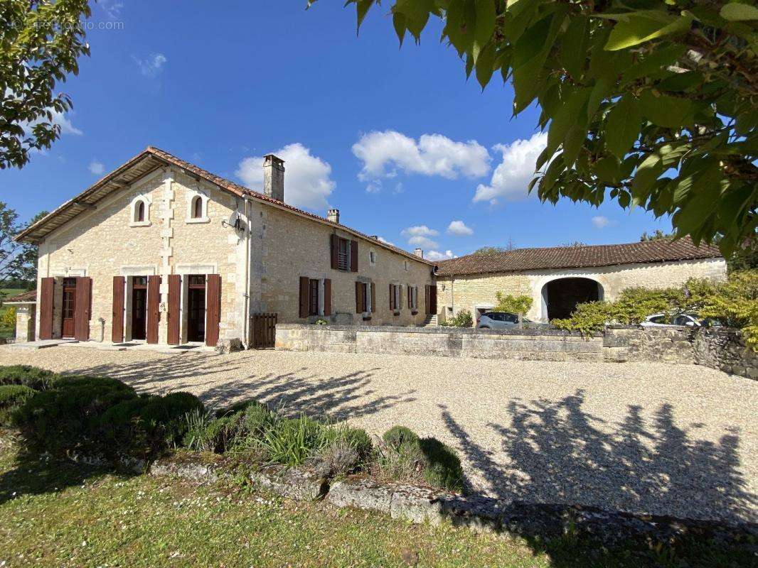 Maison à CHAMPAGNE-ET-FONTAINE