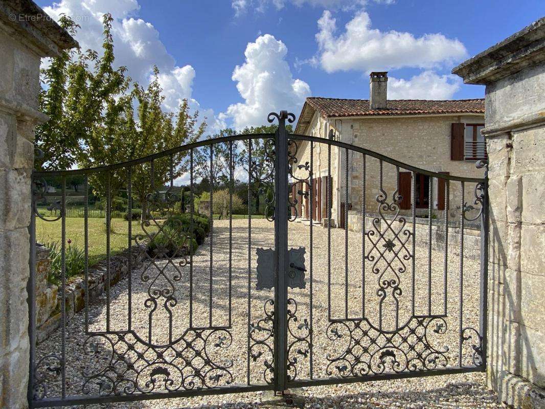 Maison à CHAMPAGNE-ET-FONTAINE