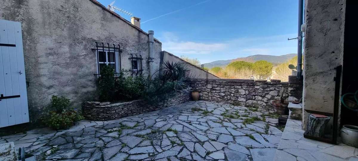 Maison à LA BASTIDE-DES-JOURDANS