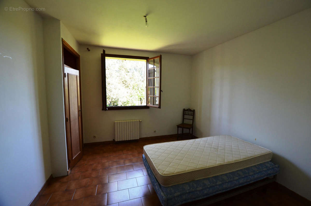 Chambre Bedroom 3 - Maison à VIC-FEZENSAC