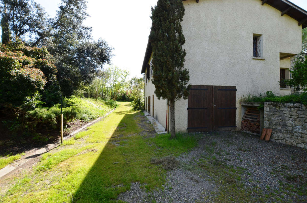 Maison Cote Side of House - Maison à VIC-FEZENSAC