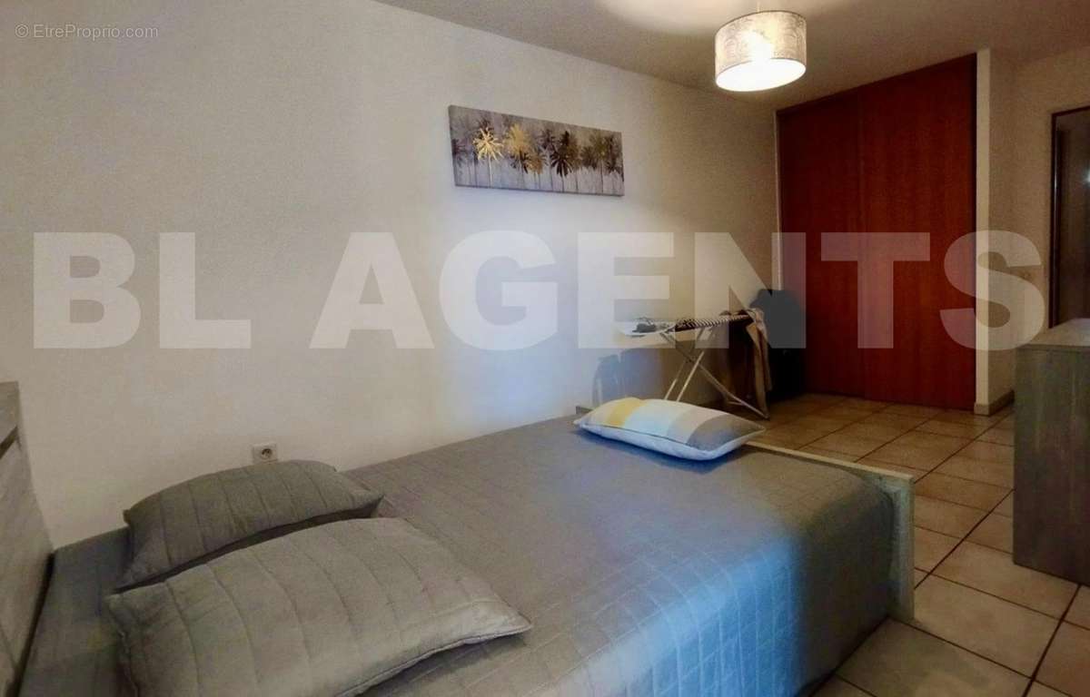 Chambre - Appartement à SAINT-DENIS