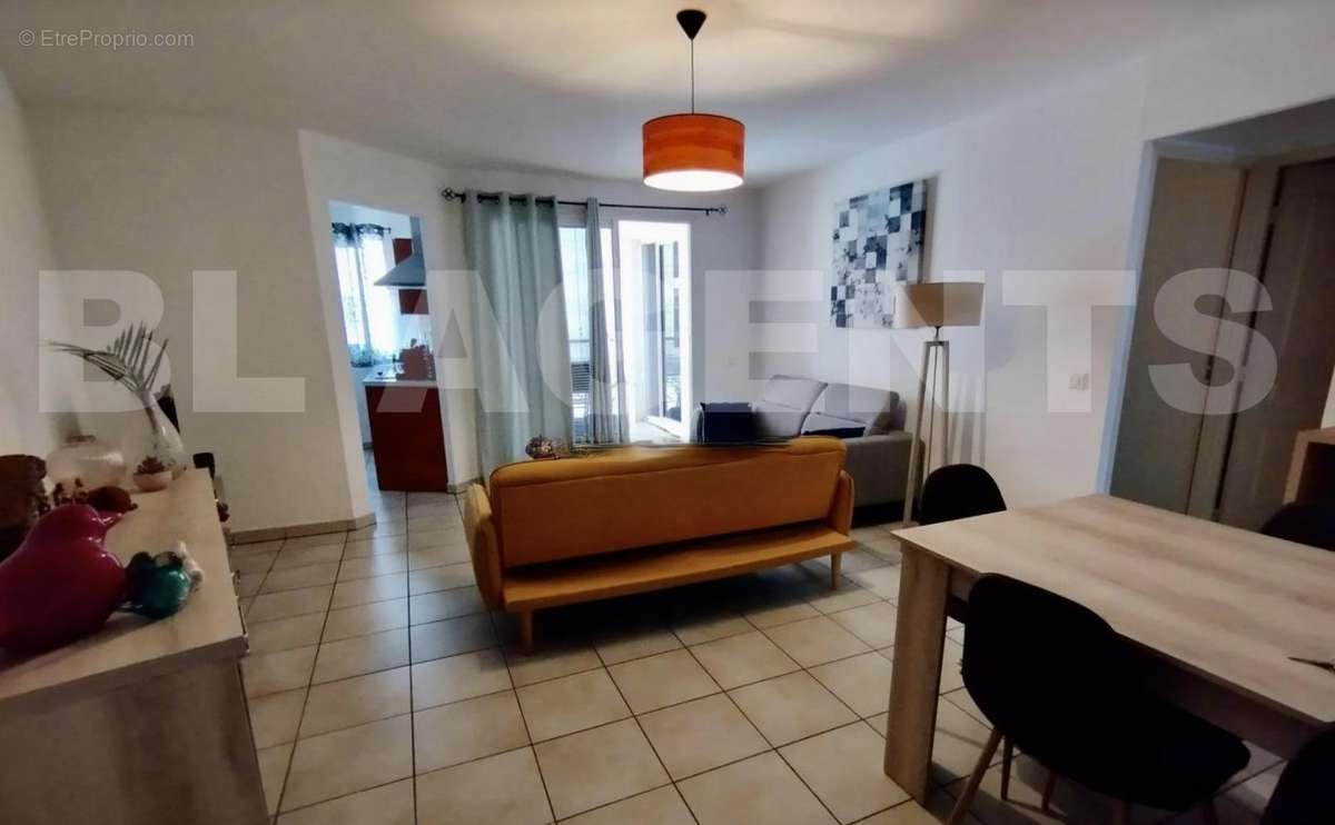 Salon - Appartement à SAINT-DENIS