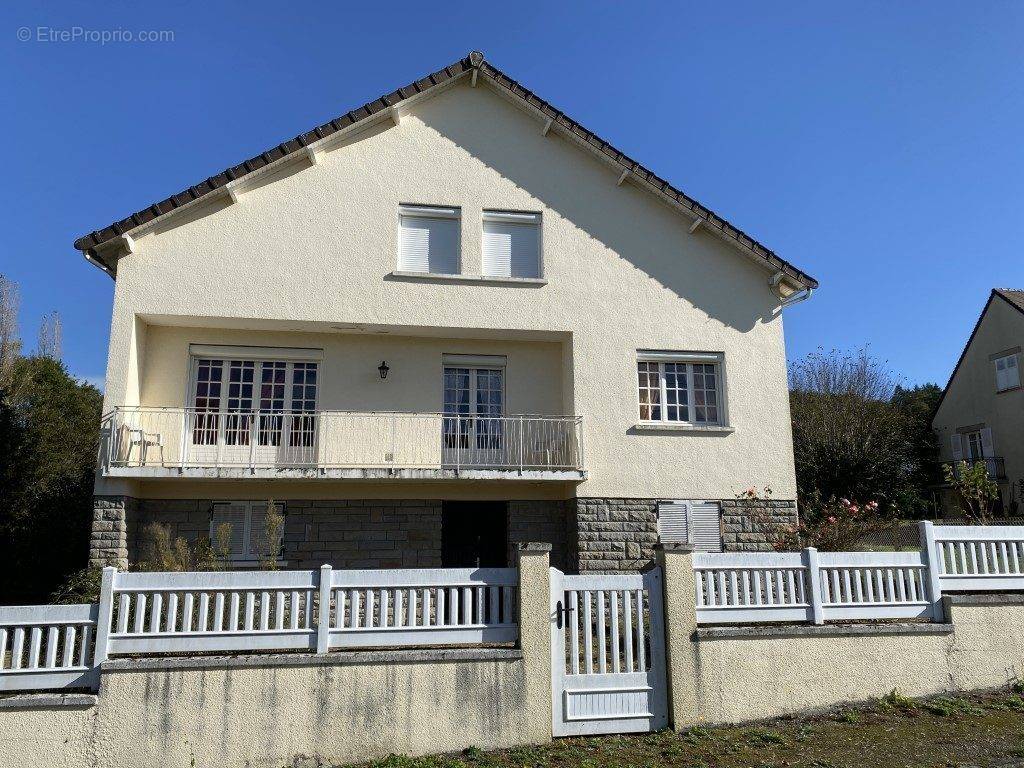 Maison à PEYRAT-LE-CHATEAU