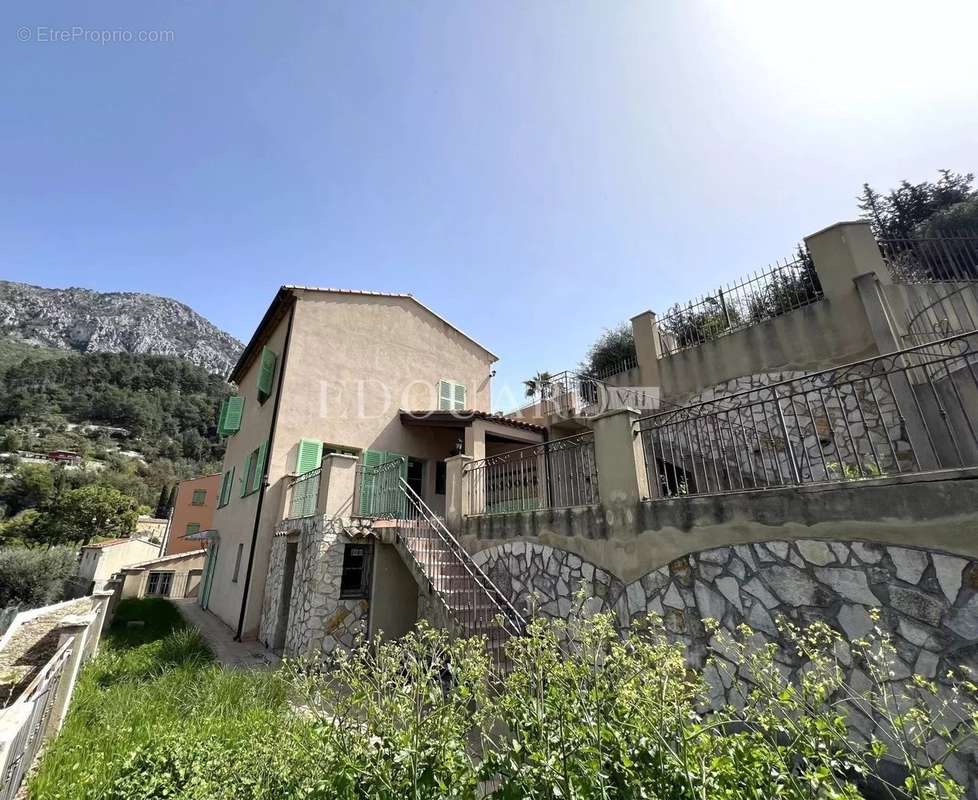 Maison à CASTELLAR