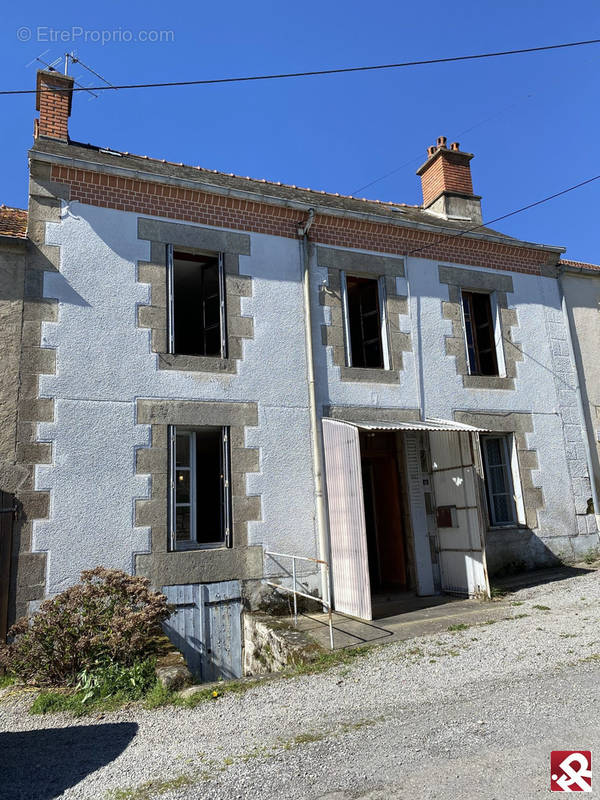 Maison à SAINT-MARTIAL-LE-MONT