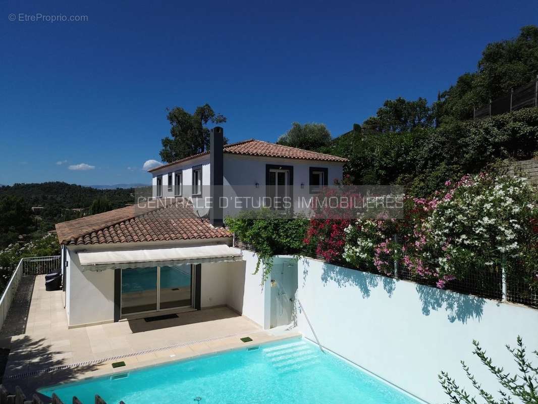 Maison à LES ADRETS-DE-L&#039;ESTEREL