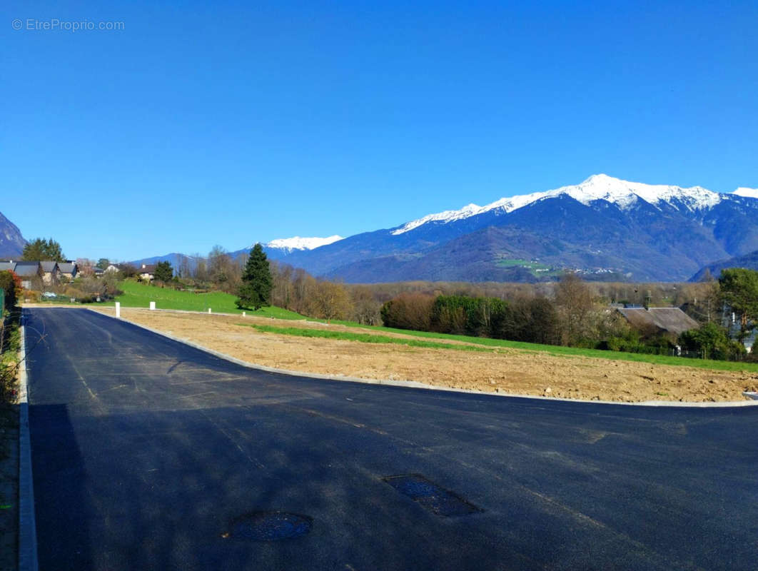 Terrain à CHAMOUSSET