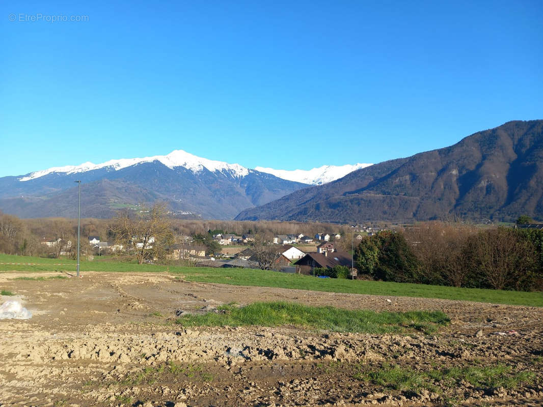 Terrain à CHAMOUSSET