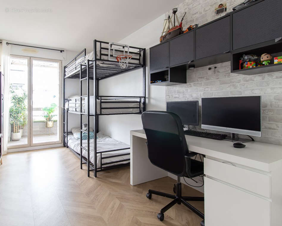 Appartement à LEVALLOIS-PERRET