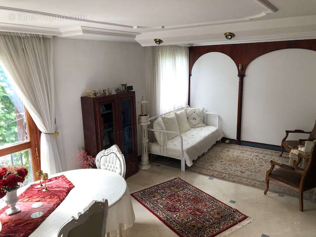 Appartement à BUC