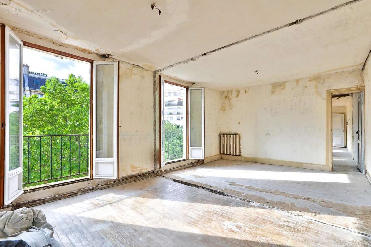 Appartement à PARIS-16E