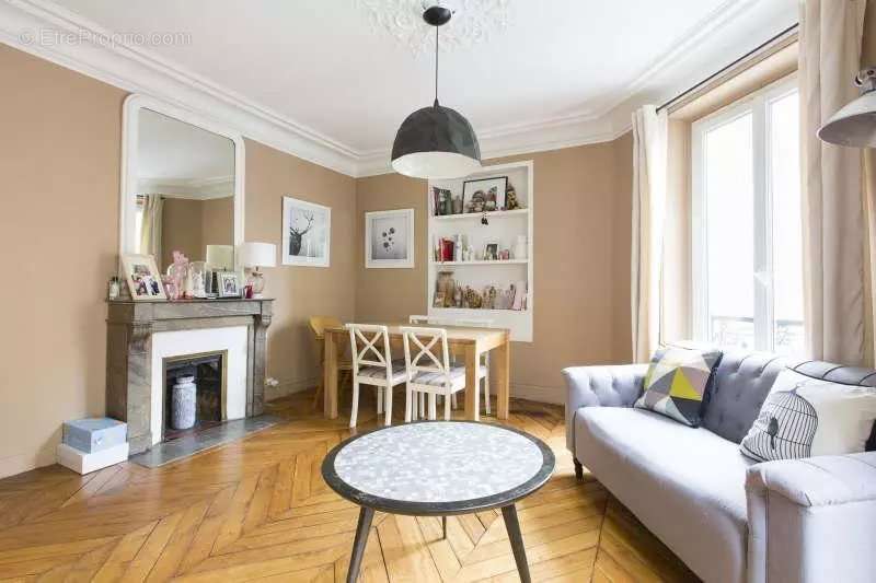 Appartement à PARIS-17E