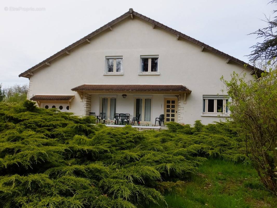 Maison à SAINT-BONNET-TRONCAIS