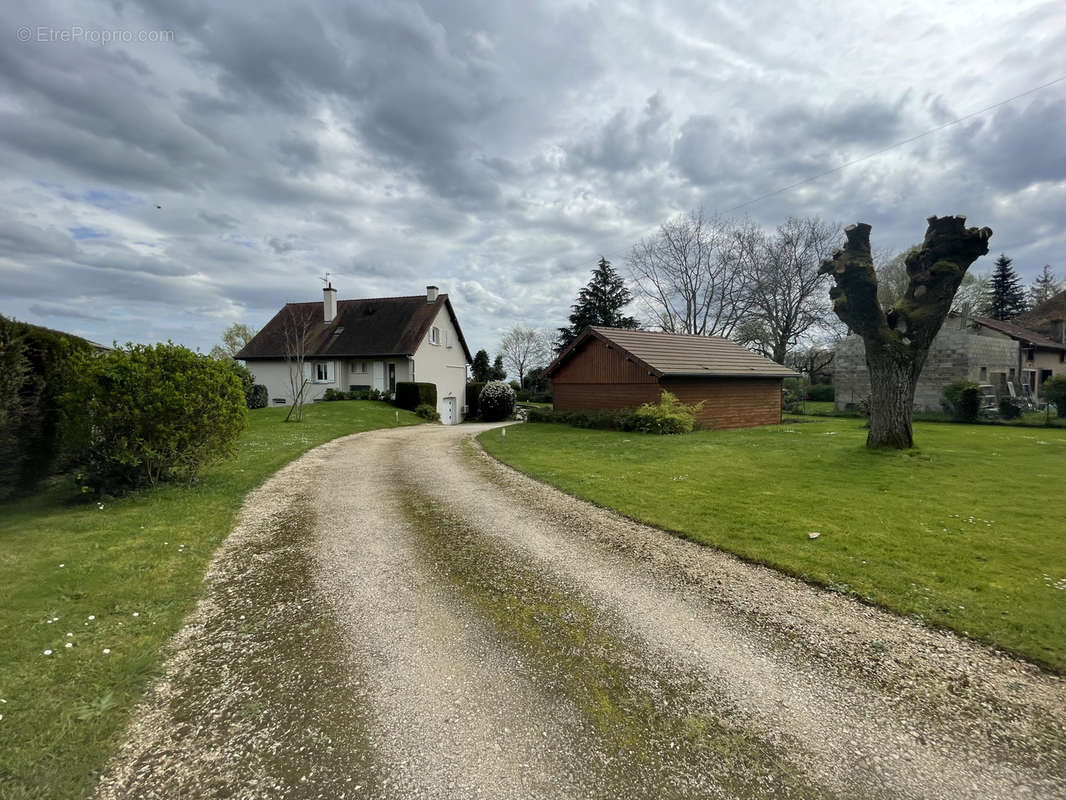 Maison à VERDUN-SUR-LE-DOUBS