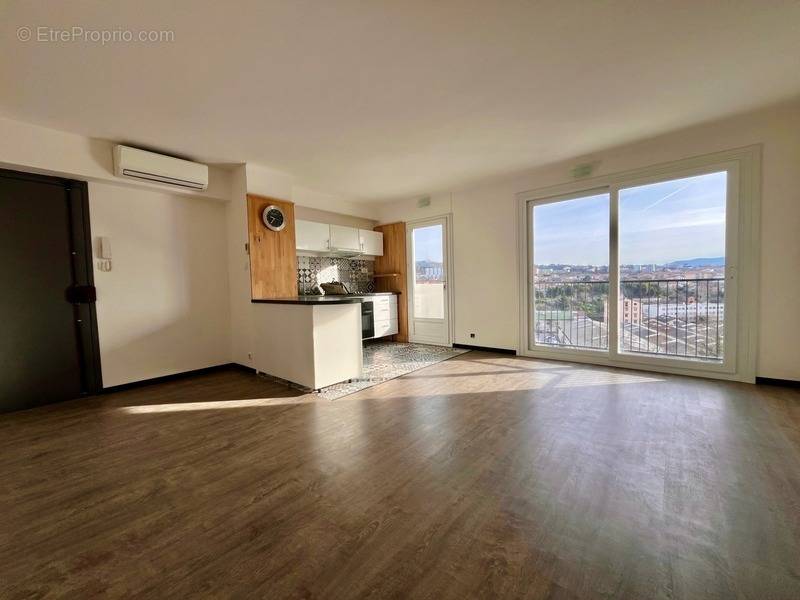 Appartement à MARSEILLE-15E