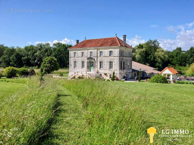 Maison à SAINT-THOMAS-DE-CONAC