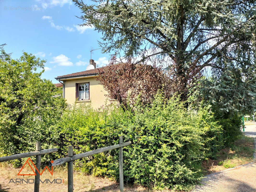 Maison à CAHUZAC-SUR-VERE