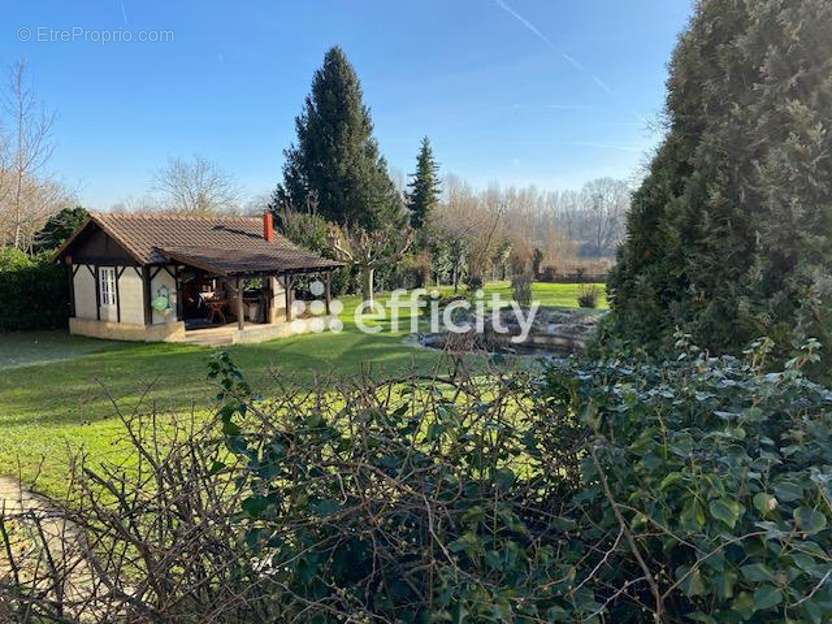 Maison à MEZY-SUR-SEINE