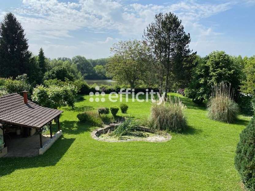 Maison à MEZY-SUR-SEINE