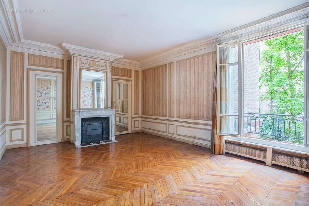 Appartement à PARIS-16E