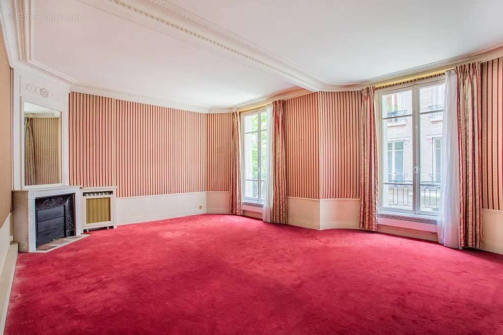 Appartement à PARIS-16E