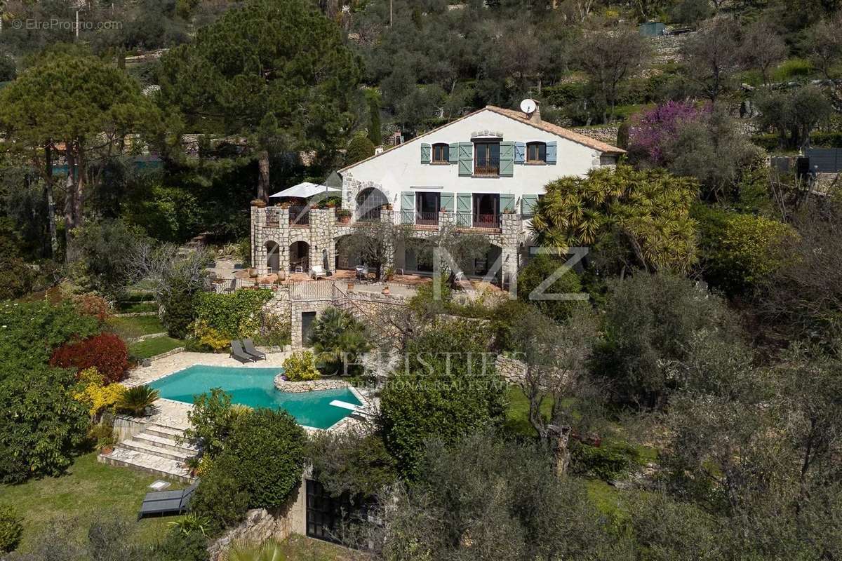 Maison à CHATEAUNEUF-GRASSE