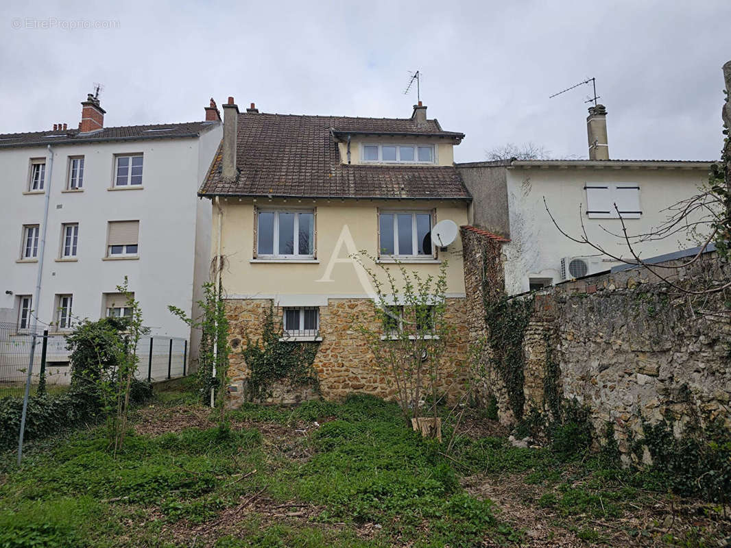 Maison à BROU-SUR-CHANTEREINE