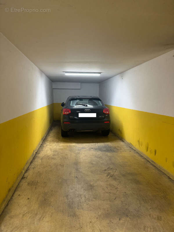 Parking à PARIS-7E