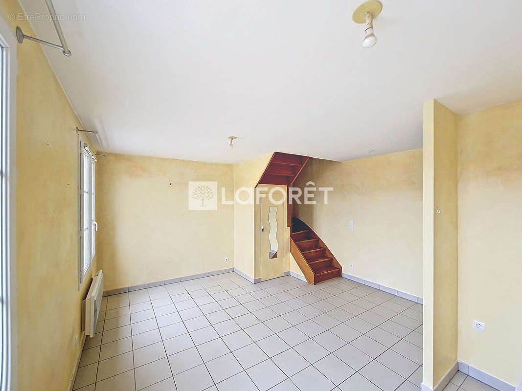 Appartement à BORNEL