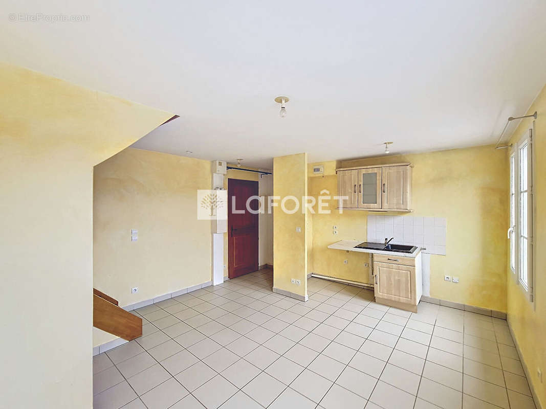 Appartement à BORNEL