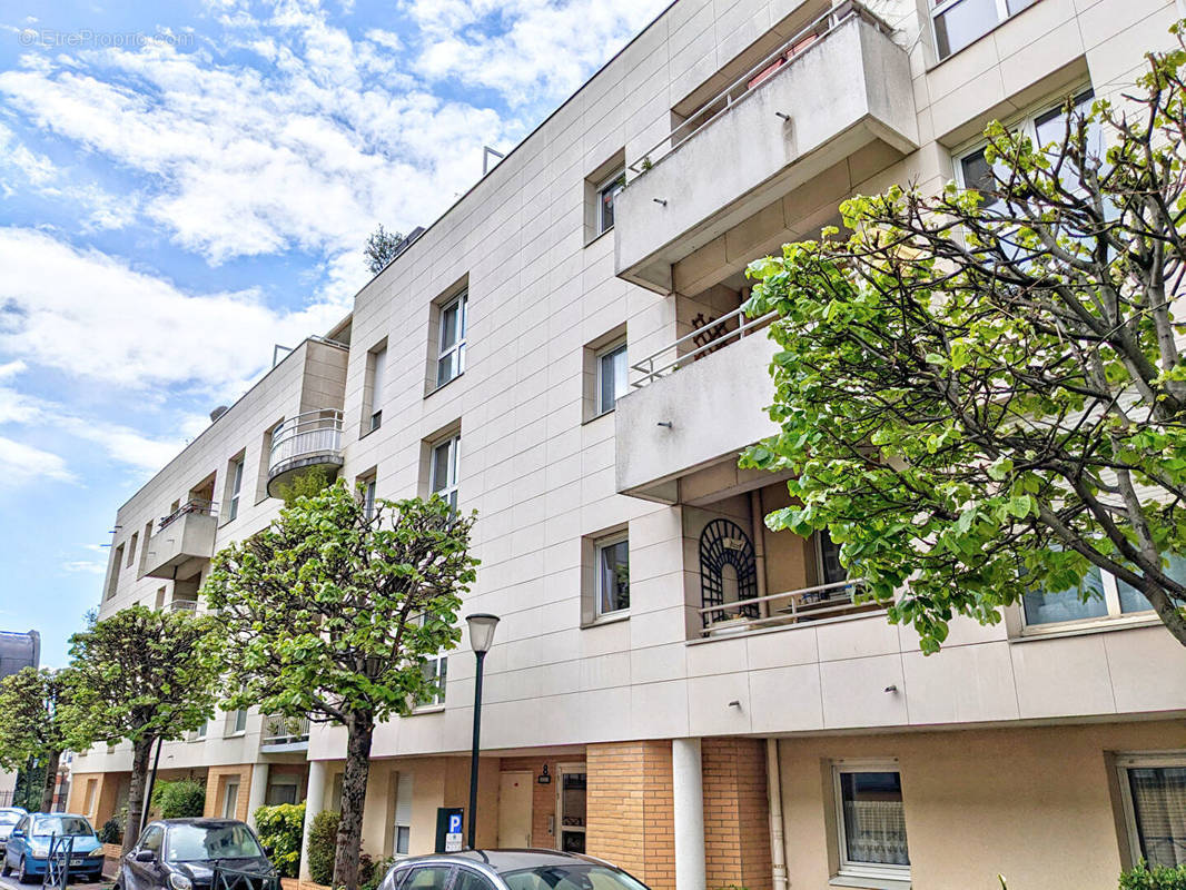 Appartement à LA GARENNE-COLOMBES