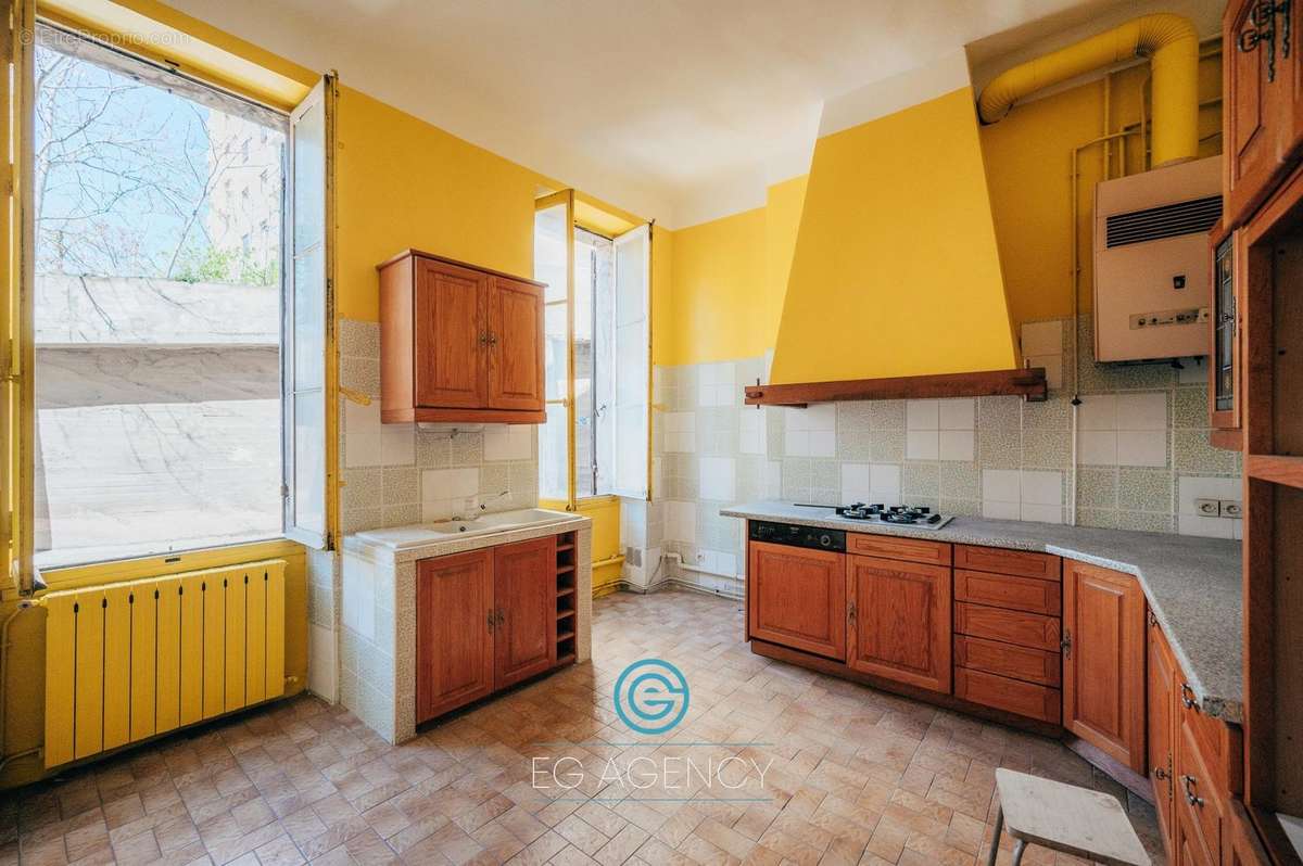 Appartement à MARSEILLE-1E