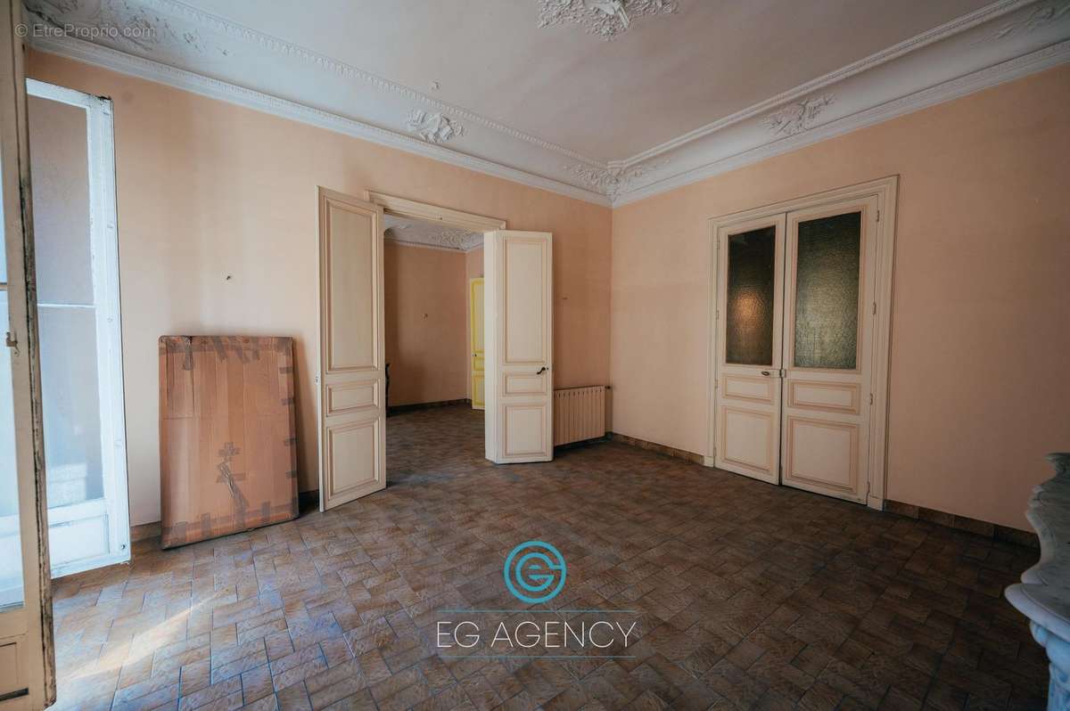 Appartement à MARSEILLE-1E